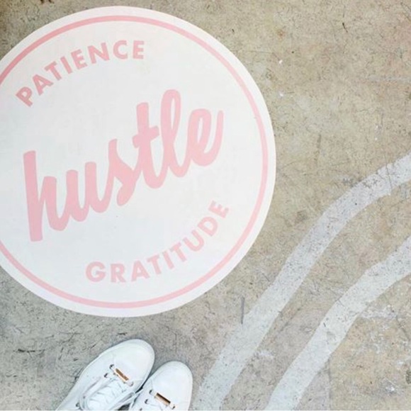 Welcome to Karina’s Threads. - Picture 5 of 7